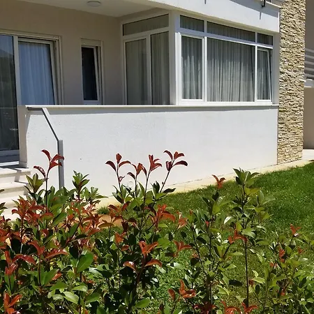 Reina 1 Lalzi Bay Lura 2 Apartment *