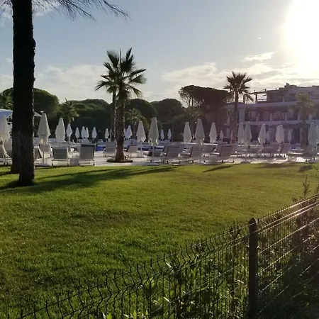Reina 1 Lalzi Bay Lura 2 *