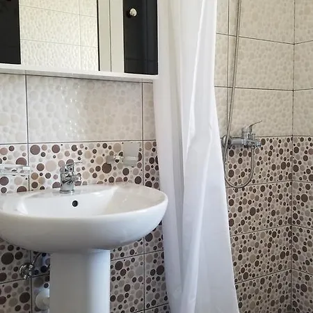 Reina 1 Lalzi Bay Lura 2