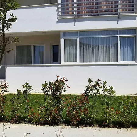 Apartamento Reina 1 Lalzi Bay Lura 2
